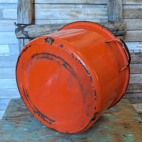 Vintage Tomato Red Enamel 9 1/3" Diameter Pot - Picture 6 of 13